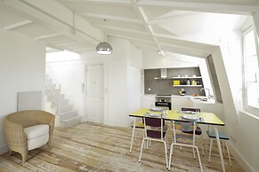 Castelo Apartments by linc