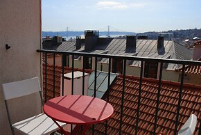 Bairro Alto Apartments by linc