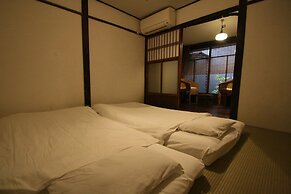 HARUYA Umekoji - Hostel