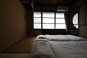 HARUYA Umekoji - Hostel