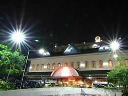 13 Coins Ngamwongwan Hotel