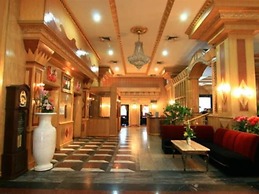 13 Coins Ngamwongwan Hotel