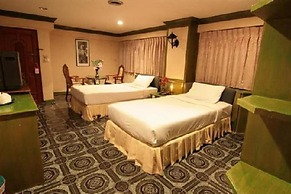 13 Coins Ngamwongwan Hotel