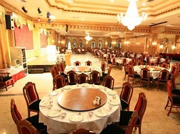 13 Coins Ngamwongwan Hotel