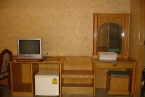 13 Coins Ngamwongwan Hotel