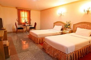 13 Coins Ngamwongwan Hotel