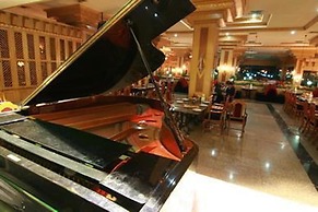 13 Coins Ngamwongwan Hotel