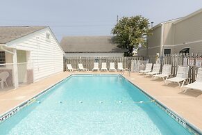 Broadway Court Motel