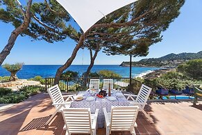 Mallorca front line property sea access