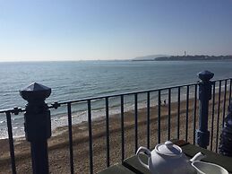 Oaklands Guest House