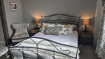 Oaklands Guest House