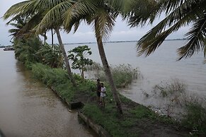Sreekrishna Houseboats