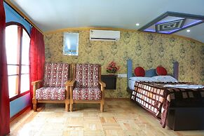 Sreekrishna Houseboats