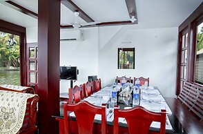 Sreekrishna Houseboats