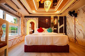 Sreekrishna Houseboats