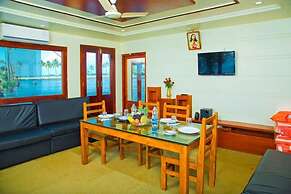 Sreekrishna Houseboats