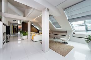 Grand Central Residence by TKC