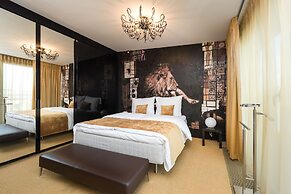 Grand Central Residence by TKC