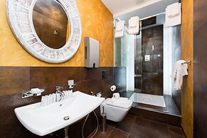 Grand Central Residence by TKC