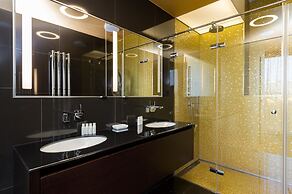 Grand Central Residence by TKC