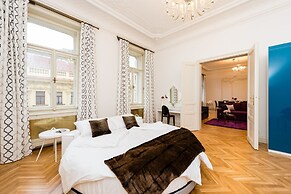 Grand Central Residence by TKC