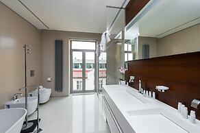 Grand Central Residence by TKC