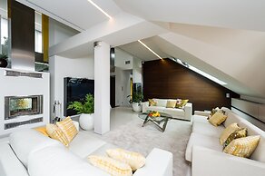 Grand Central Residence by TKC