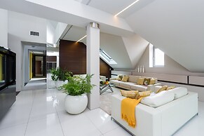 Grand Central Residence by TKC