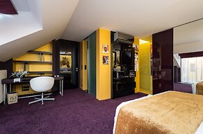 Grand Central Residence by TKC