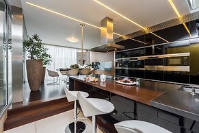 Grand Central Residence by TKC