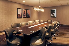 H Hotel Los Angeles, Curio Collection by Hilton