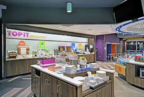 Tru by Hilton Portland Airport Area