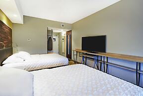 Tru by Hilton Portland Airport Area