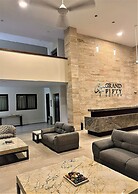 Hotel Grand Fifty Suites