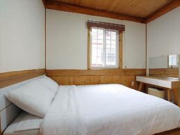 Geumok Log Pension