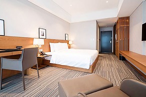 Golden Tulip Incheon Airport Hotel & Suites