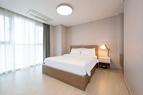 Golden Tulip Incheon Airport Hotel & Suites