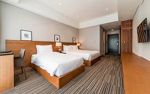 Golden Tulip Incheon Airport Hotel & Suites