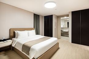 Golden Tulip Incheon Airport Hotel & Suites