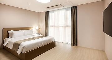 Golden Tulip Incheon Airport Hotel & Suites