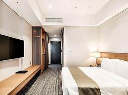 Golden Tulip Incheon Airport Hotel & Suites