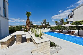 Mediterraneo Garden Apartments