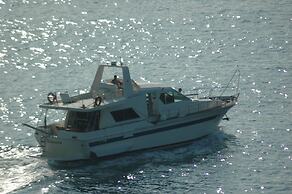 60ft Motor Yacht in Ocean Village Gibraltar