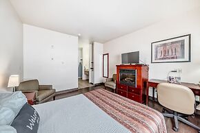 Grande Cache Inn and Suites