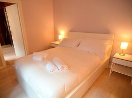 Ara Pacis Luxury Apartment