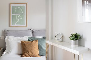 UPSTREET Zeus Temple View 2BD Apt Acropolis-Plaka