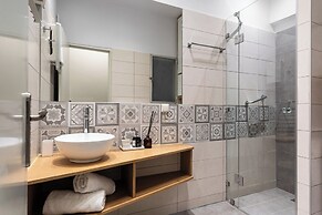 UPSTREET Zeus Temple View 2BD Apt Acropolis-Plaka