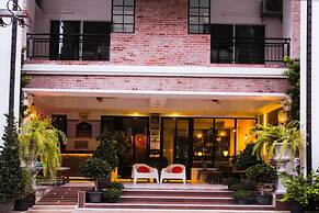 Boutique Summer House