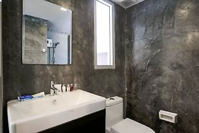 Condo Studio B at Replay E305