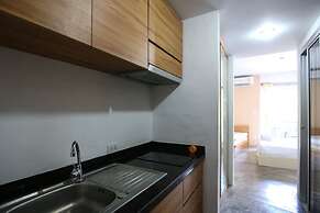 Condo Studio B at Replay E305